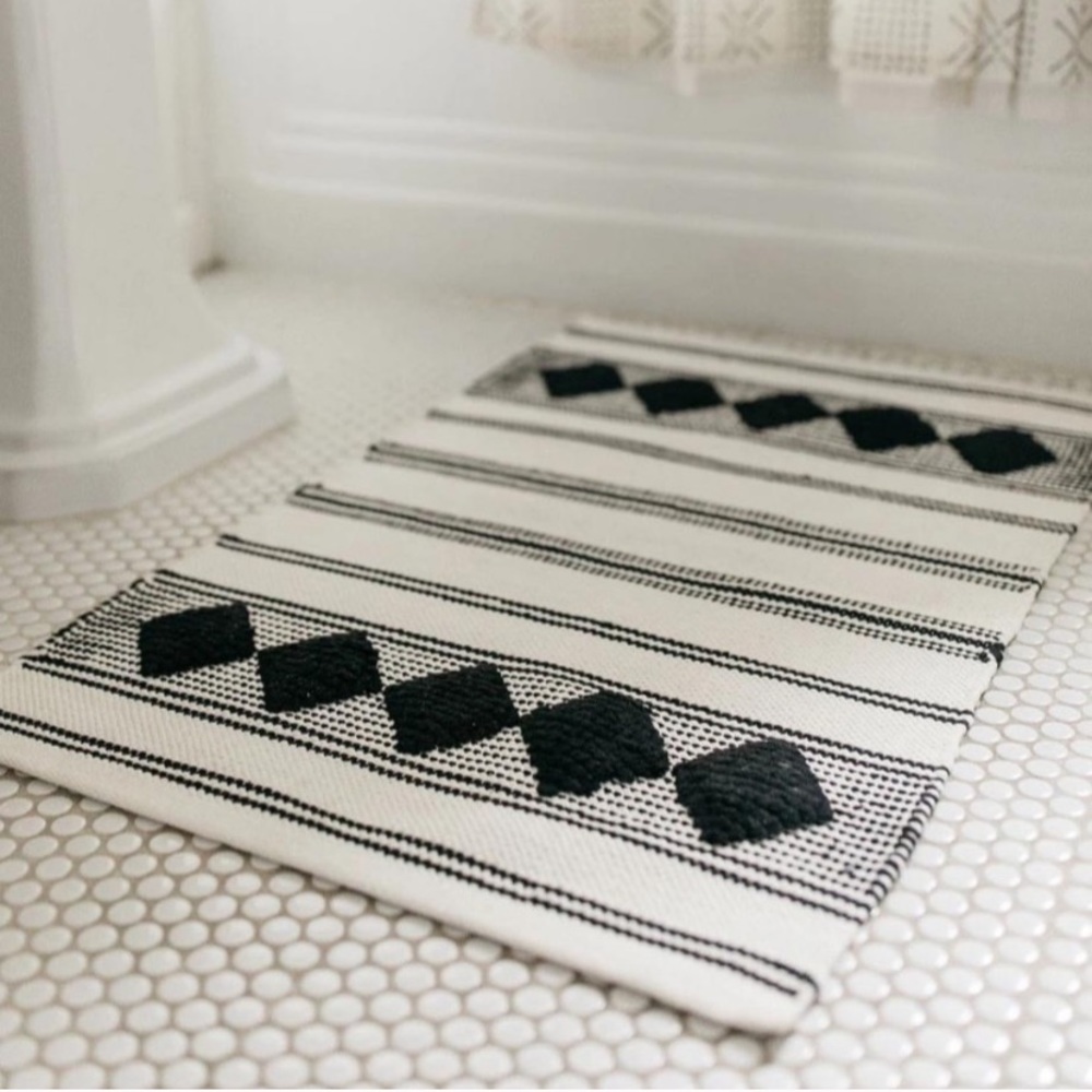 NWOT Caravan Diamond Woven Rug